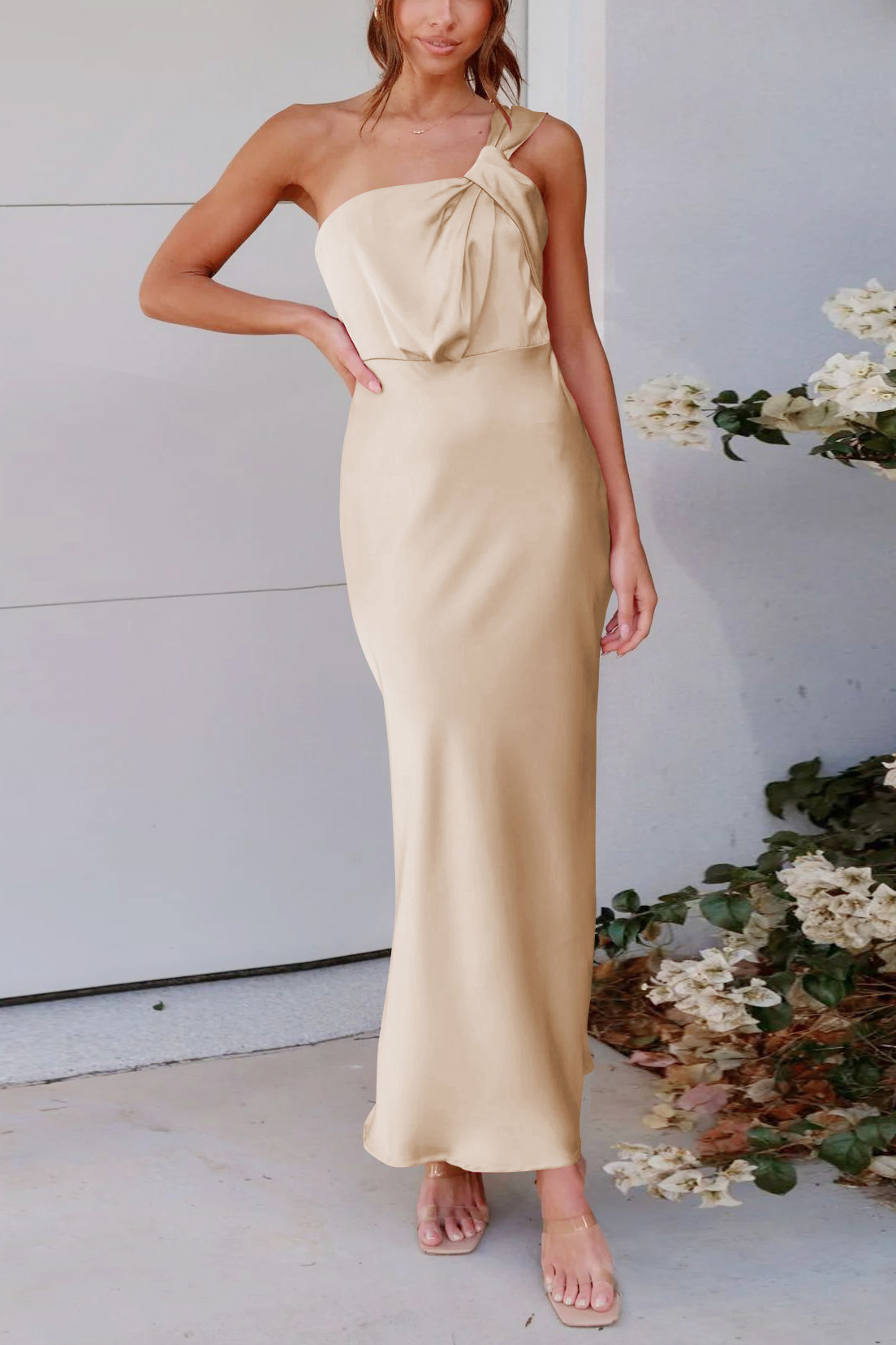 Elegant one-shoulder satin bridesmaid dress with slim fit
